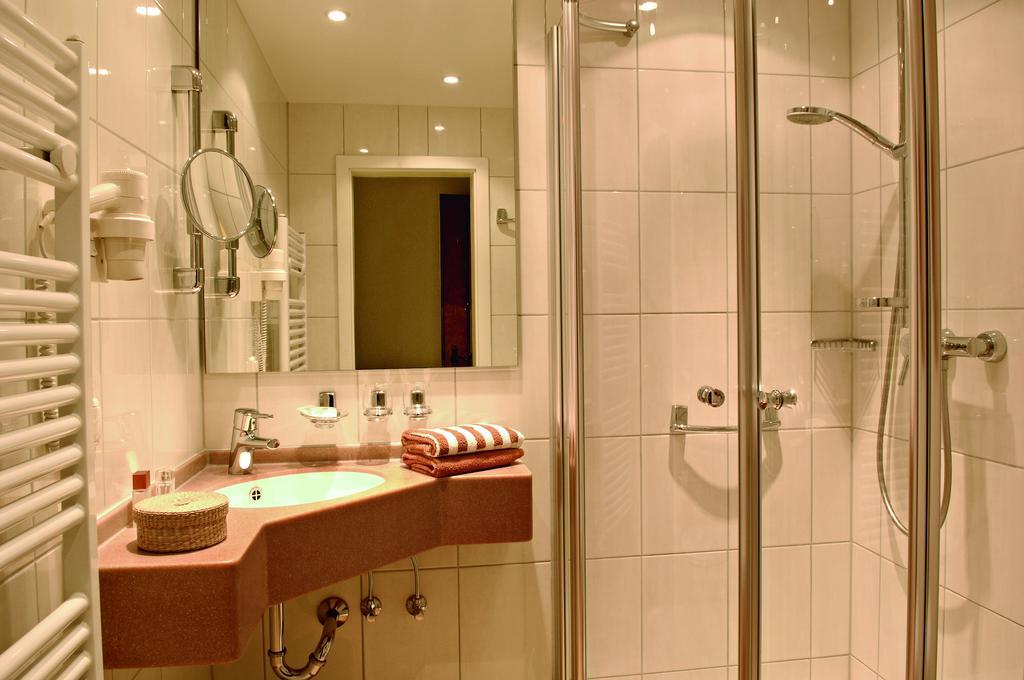 Alte Weinschaenke Hotel Ellenz-Poltersdorf Buitenkant foto