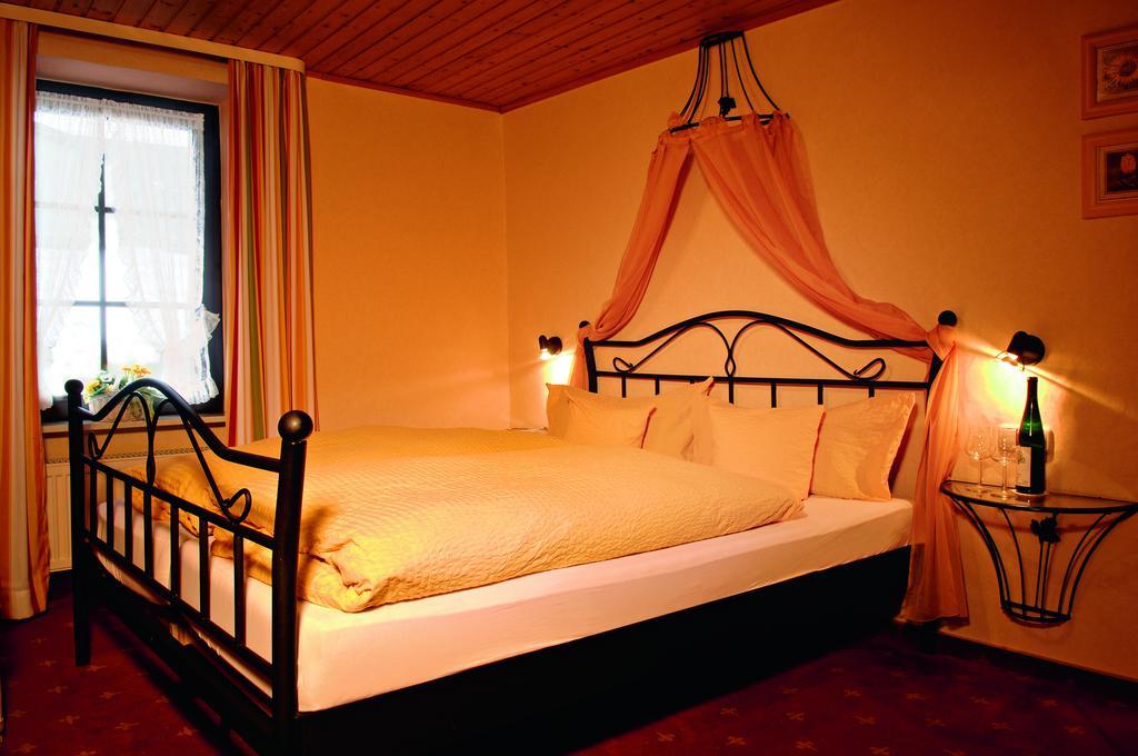 Alte Weinschaenke Hotel Ellenz-Poltersdorf Buitenkant foto